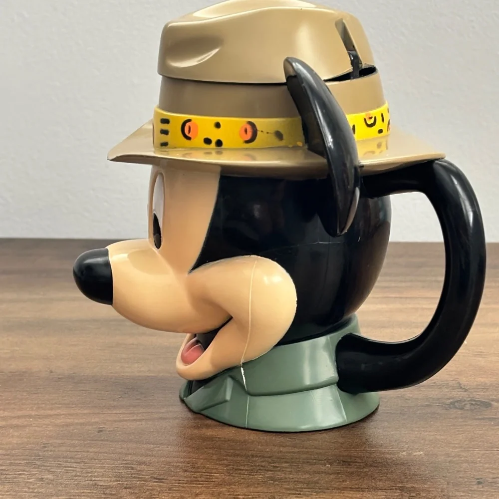 Disney  on Ice MICKEY MOUSE Safari Hat Souvenir Plastic Mug Cups Handle Flip Lid